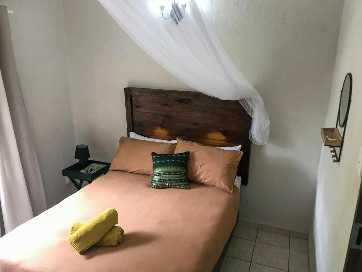 מרלות' פארק Hello Kruger Hideaway Cottage & Skilpad Studio מראה חיצוני תמונה