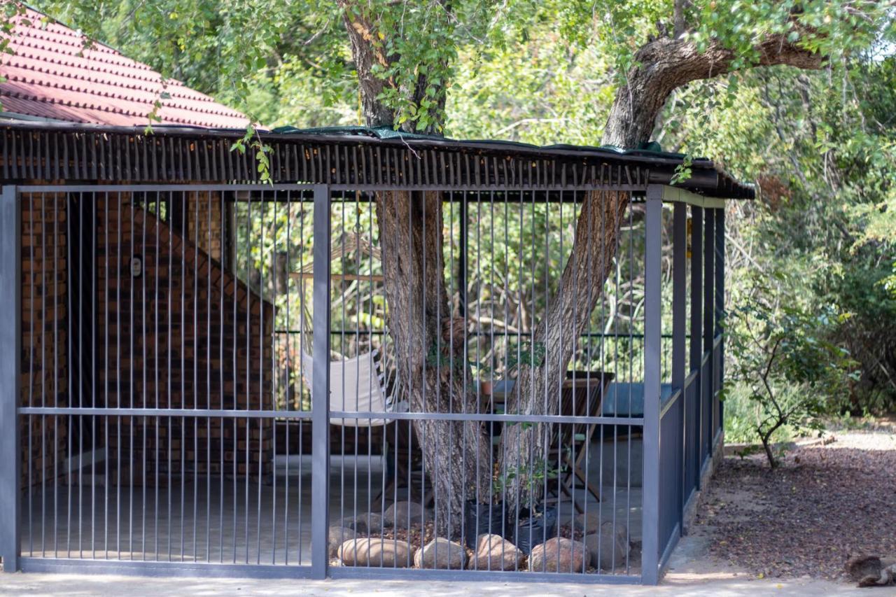 מרלות' פארק Hello Kruger Hideaway Cottage & Skilpad Studio מראה חיצוני תמונה
