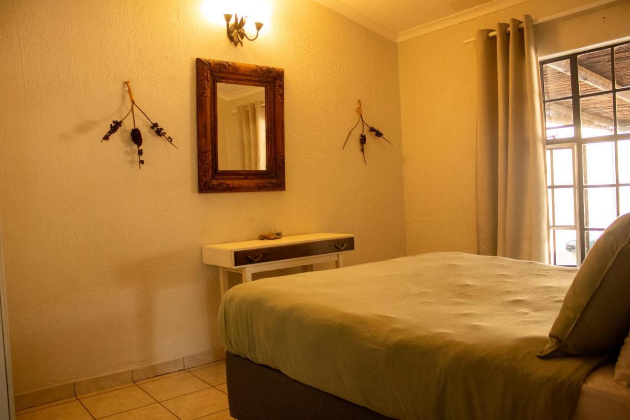 מרלות' פארק Hello Kruger Hideaway Cottage & Skilpad Studio מראה חיצוני תמונה