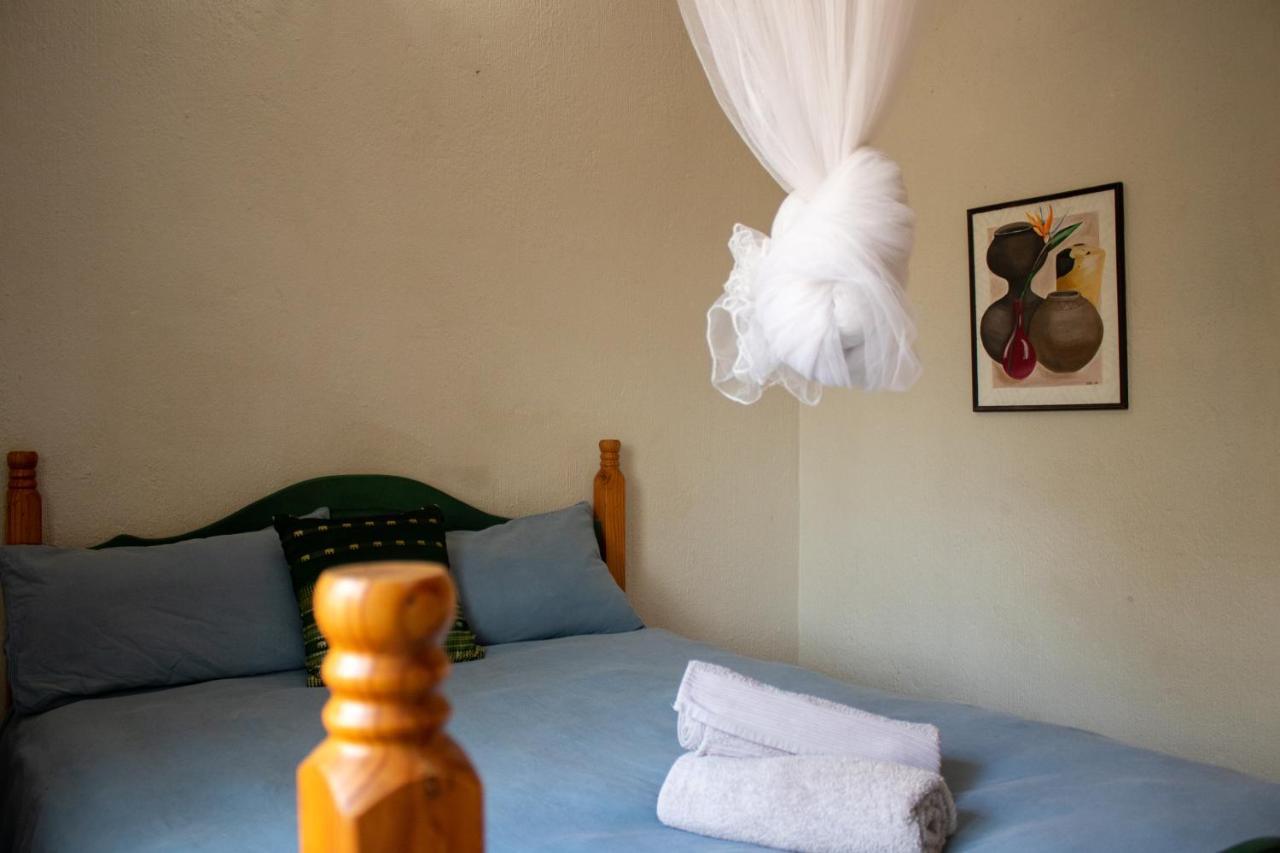 מרלות' פארק Hello Kruger Hideaway Cottage & Skilpad Studio מראה חיצוני תמונה