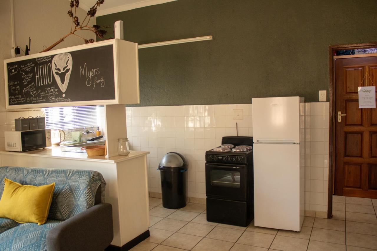 מרלות' פארק Hello Kruger Hideaway Cottage & Skilpad Studio מראה חיצוני תמונה